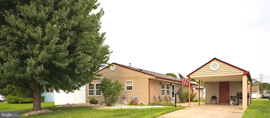 151 Willow Dr, LEVITTOWN