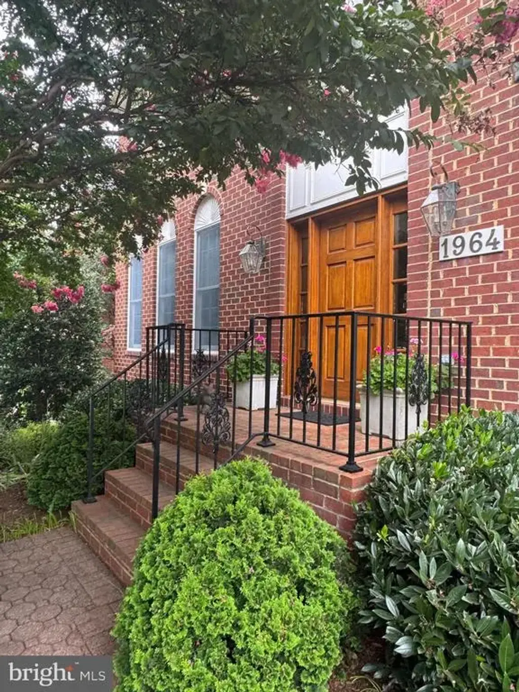 1964 Horse Shoe Dr, VIENNA