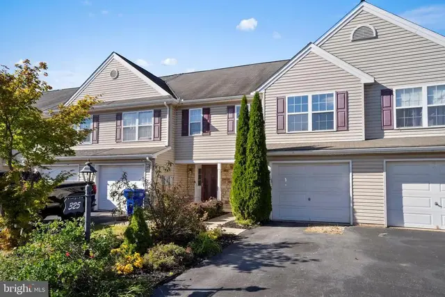 325 Fisher Dr, York