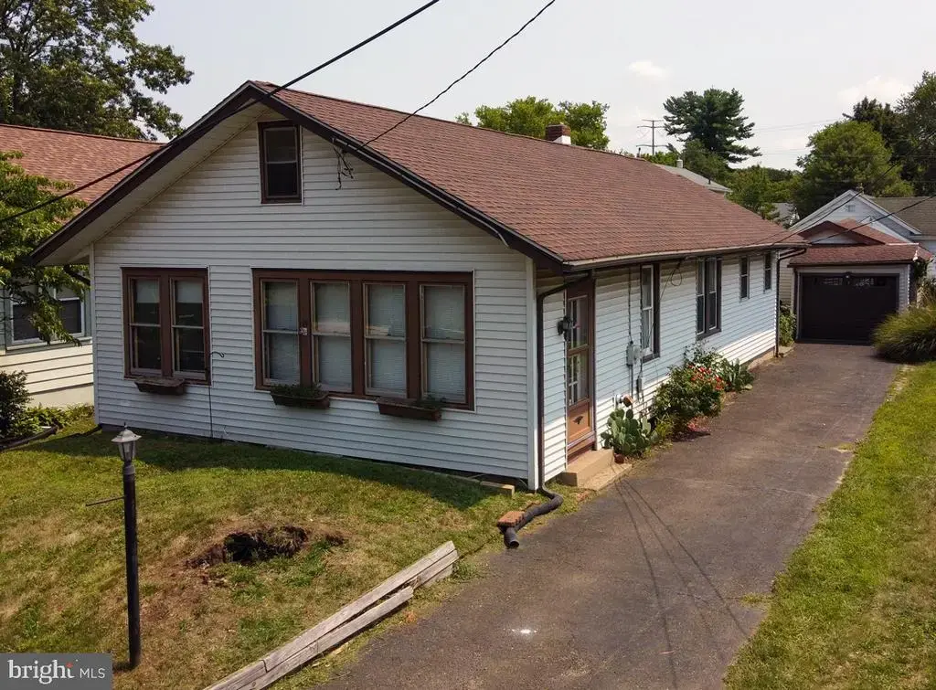 40 Lansing Ave, HAMILTON