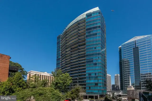 1881 N Nash St #902, Arlington