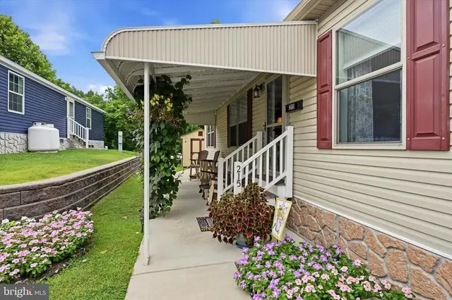 215 Park Dr, Media