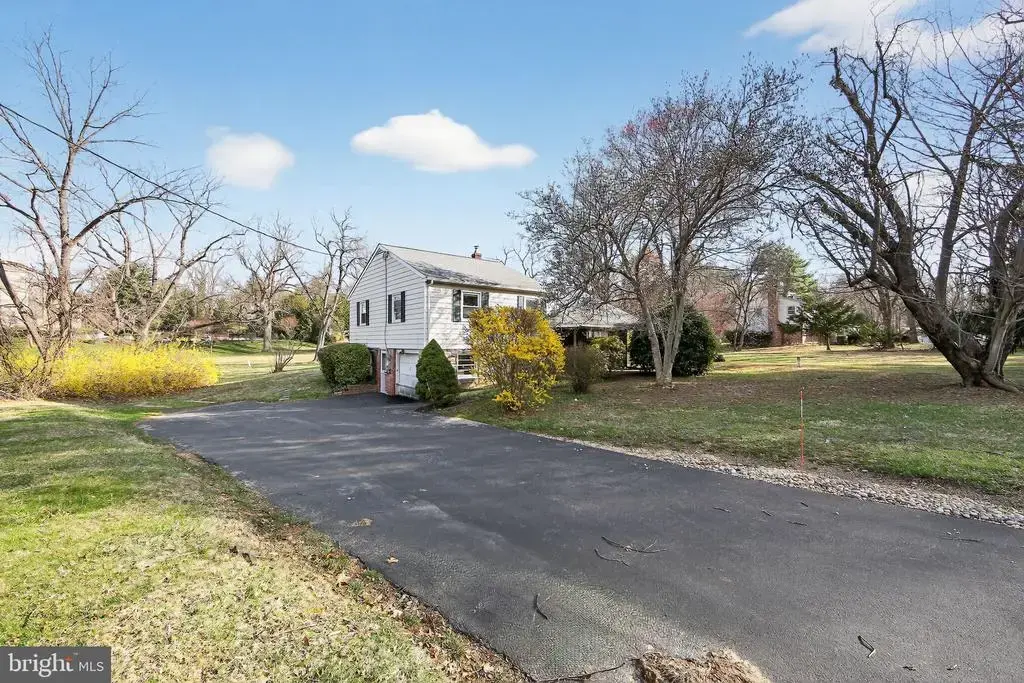 1567 Sugartown Rd, PAOLI