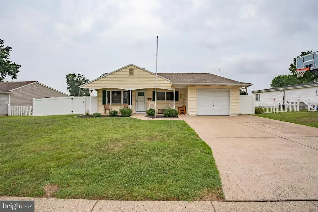 212 Stanford Rd, FAIRLESS HILLS