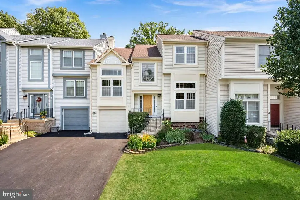 6537 Palisades Dr, CENTREVILLE