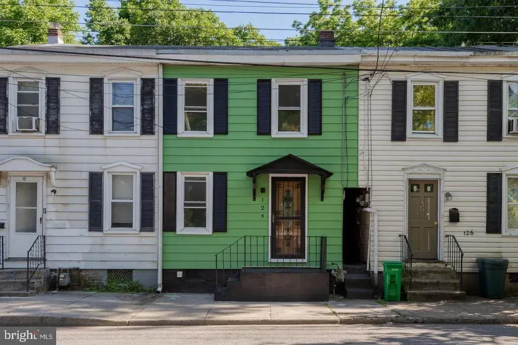 124 W Penn St, CARLISLE