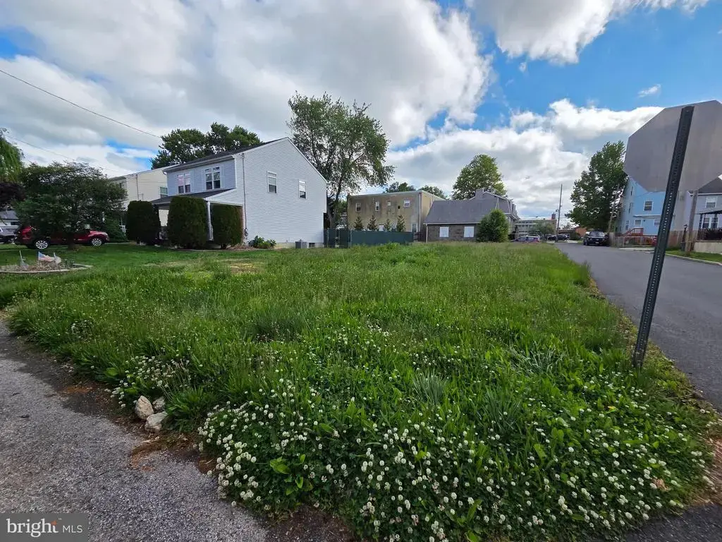 1002 Hunter Ln, SWARTHMORE