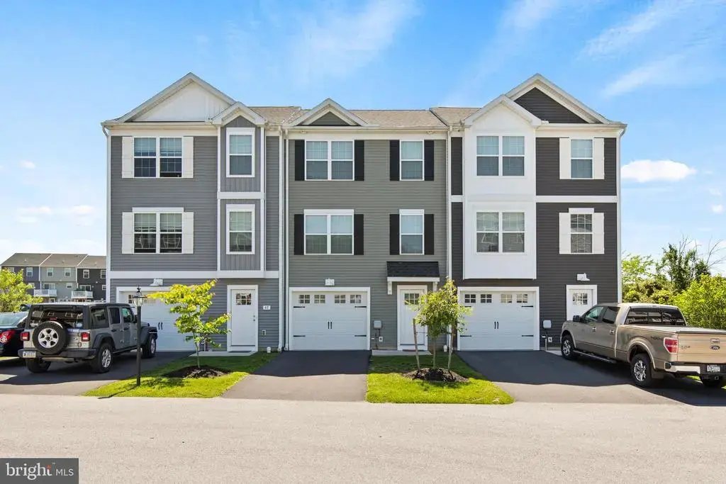 2826 Pinewood Ln, HARRISBURG