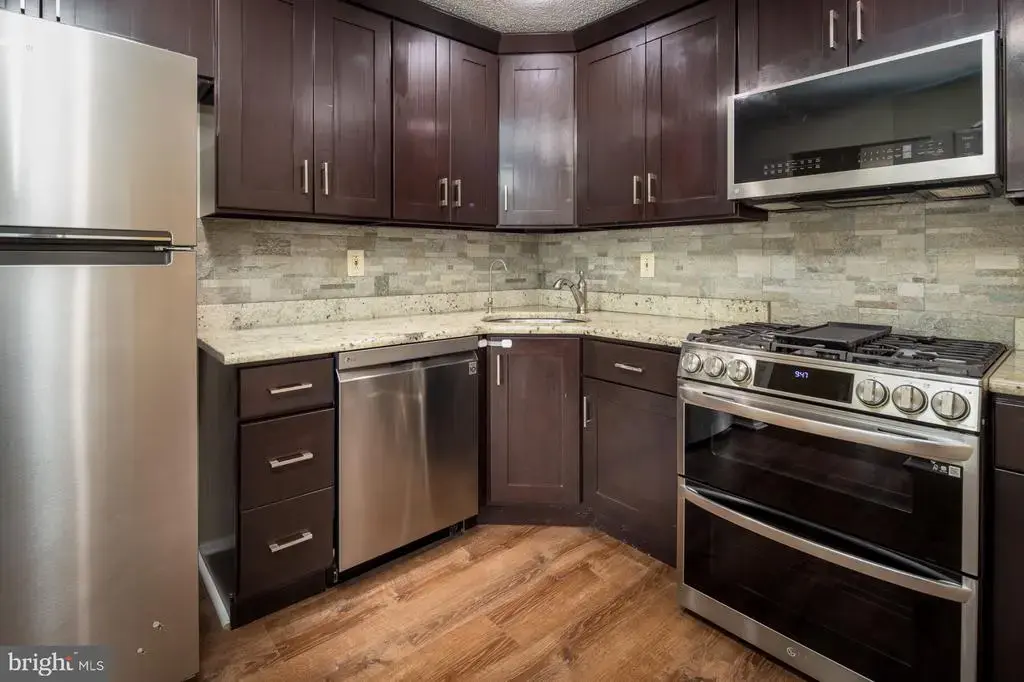 20 Chamberlin Ct, TRENTON
