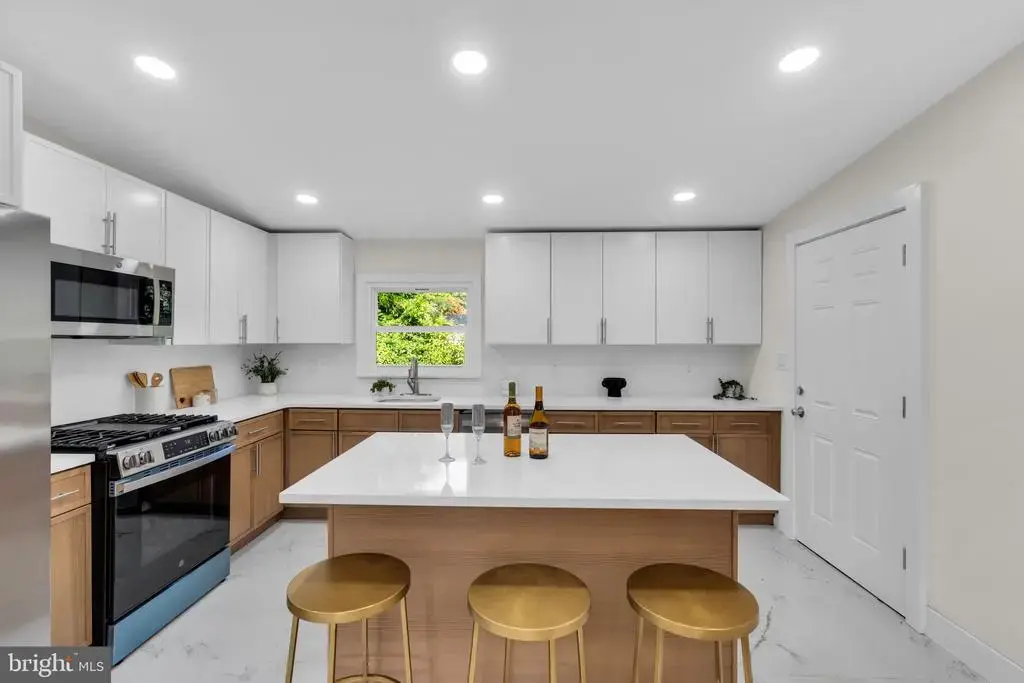 323 Concord Ave, EWING