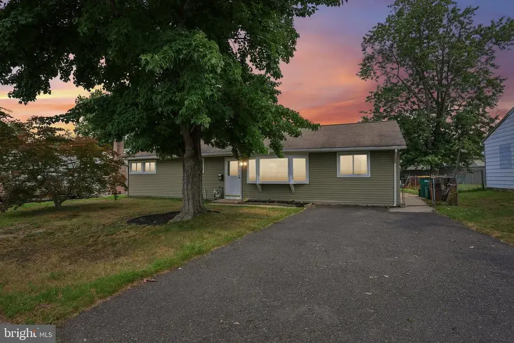 807 Eldridge, FAIRLESS HILLS