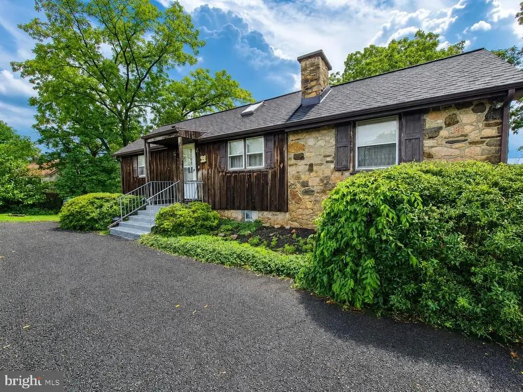 10 W Butler Ave, DOYLESTOWN