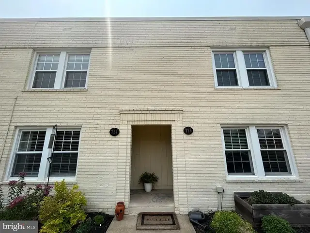 726 N Oakland St, Arlington