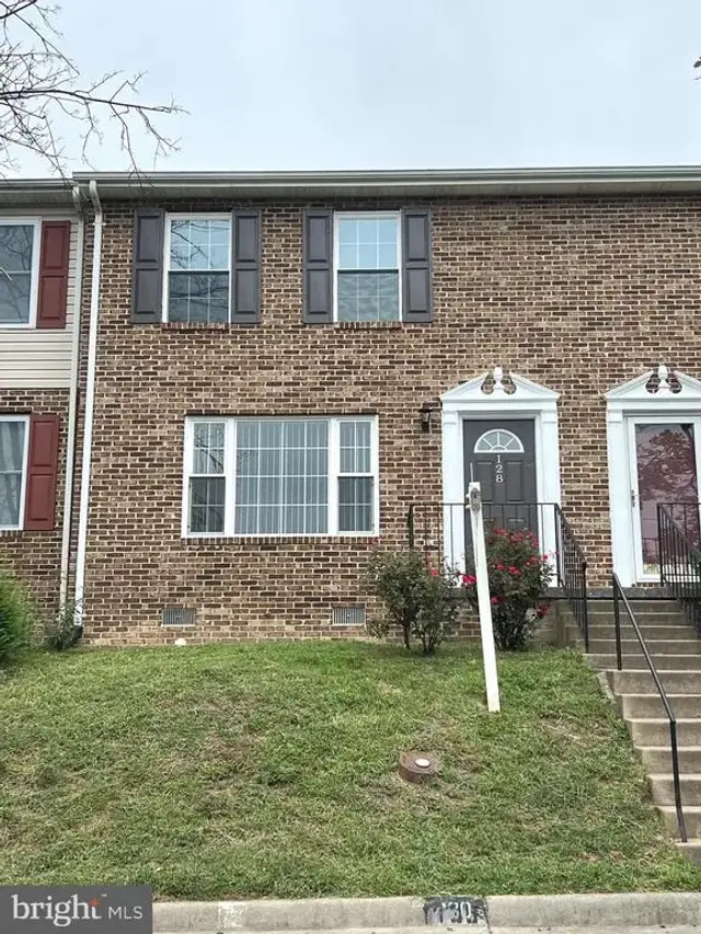 128 Parkside Dr, Winchester