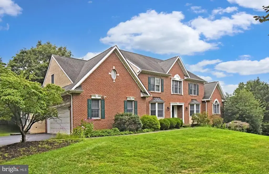 2 Whitefield Dr, LAFAYETTE HILL