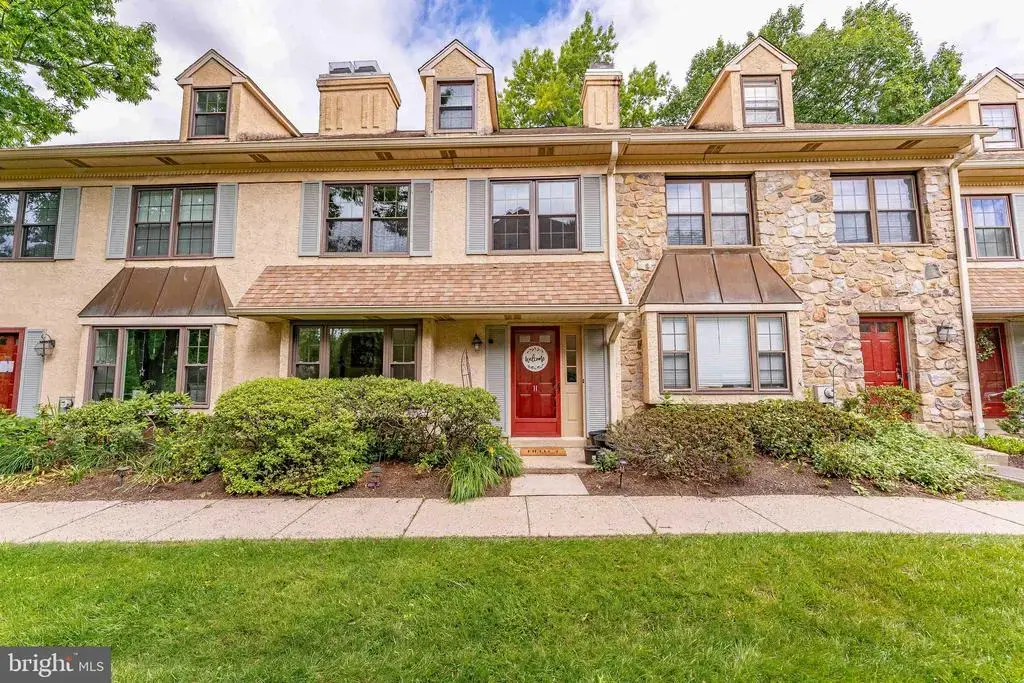 11 Chateau Cir, CHESTERBROOK