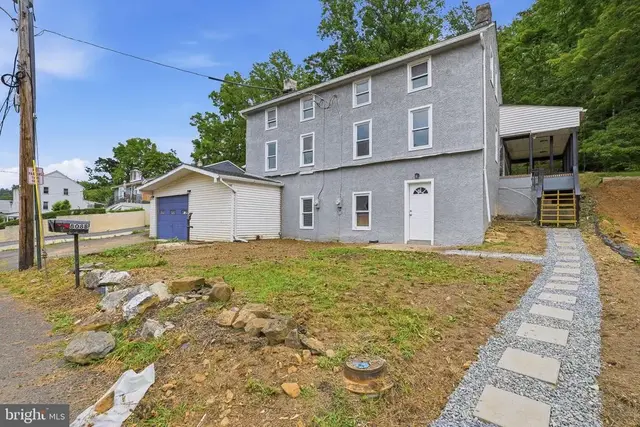 808 Maple Ln, Aston