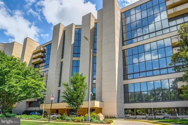1101 S Arlington Ridge Rd S #208, Arlington