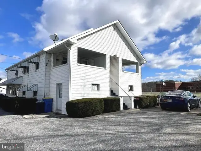 3245 Long Ln, Manchester