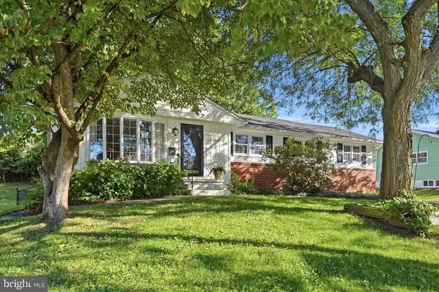 3625 N Clearwater Ln, Brookhaven