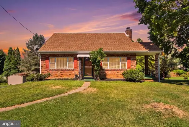 415 Woodland View Dr, York