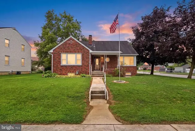 120 Maple Ave, Hanover