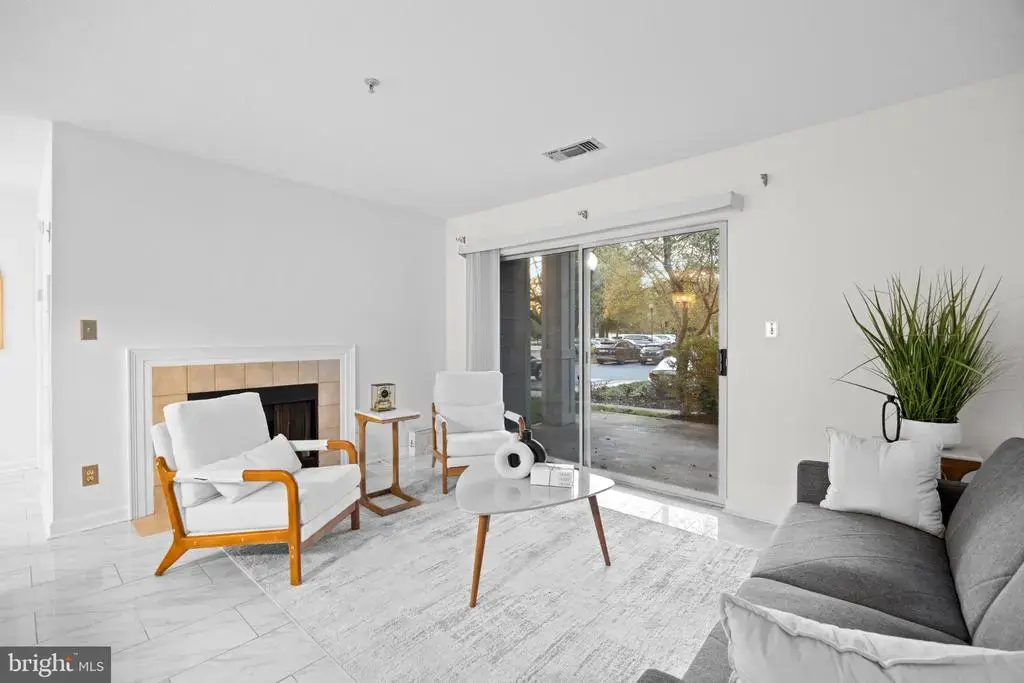 20313 Beechwood Ter #101, ASHBURN