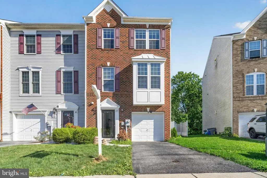 833 Blossom Dr, HANOVER