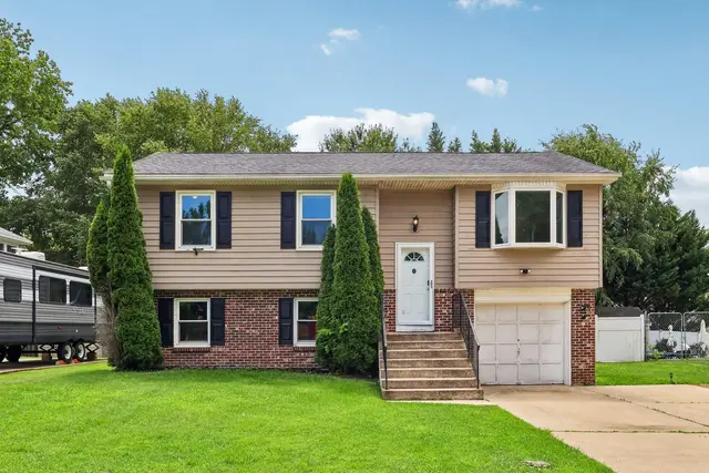 36 Garvey Ln, Newark