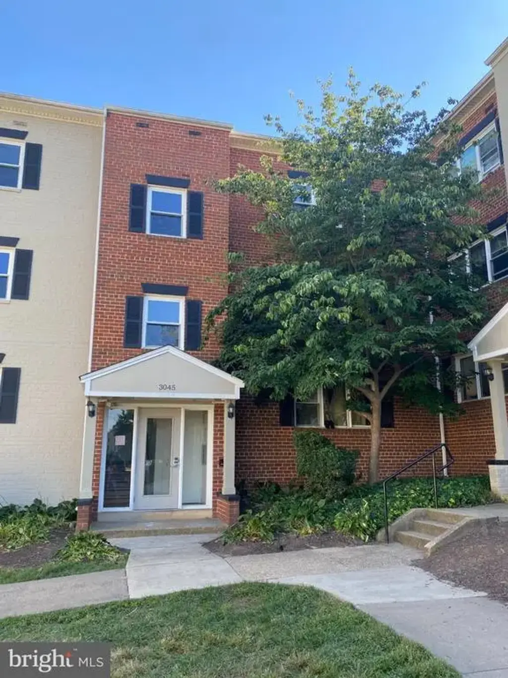 3045 Patrick Henry Dr #302, FALLS CHURCH