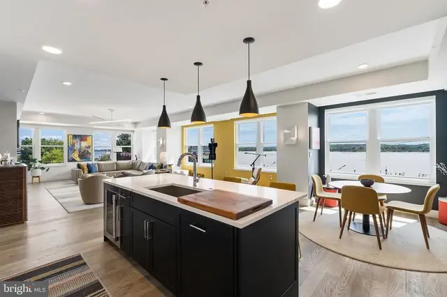 225 Strand St #401, Alexandria