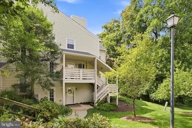 7756 Willow Point Dr #7756, Falls Church