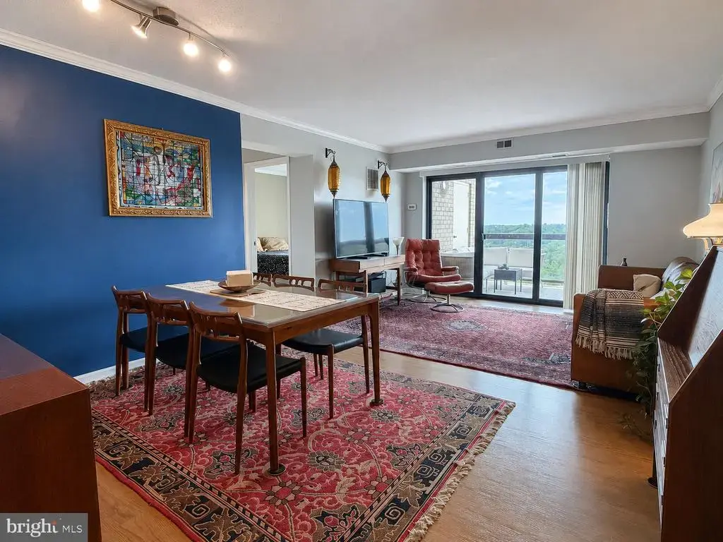307 Yoakum Pkwy #1404, ALEXANDRIA