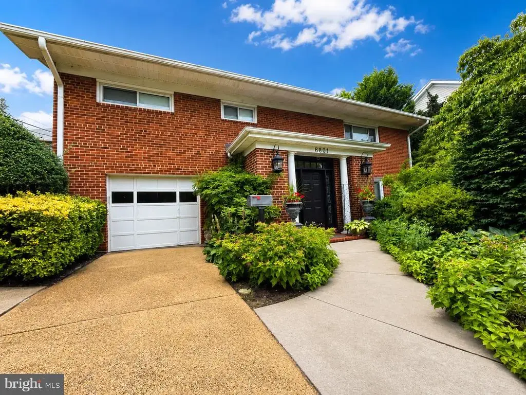 6801 Old Chesterbrook Rd, MCLEAN