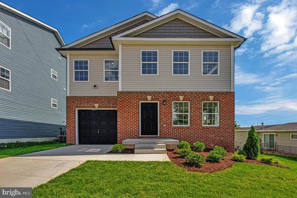 8805 Glenarden Pkwy, LANHAM