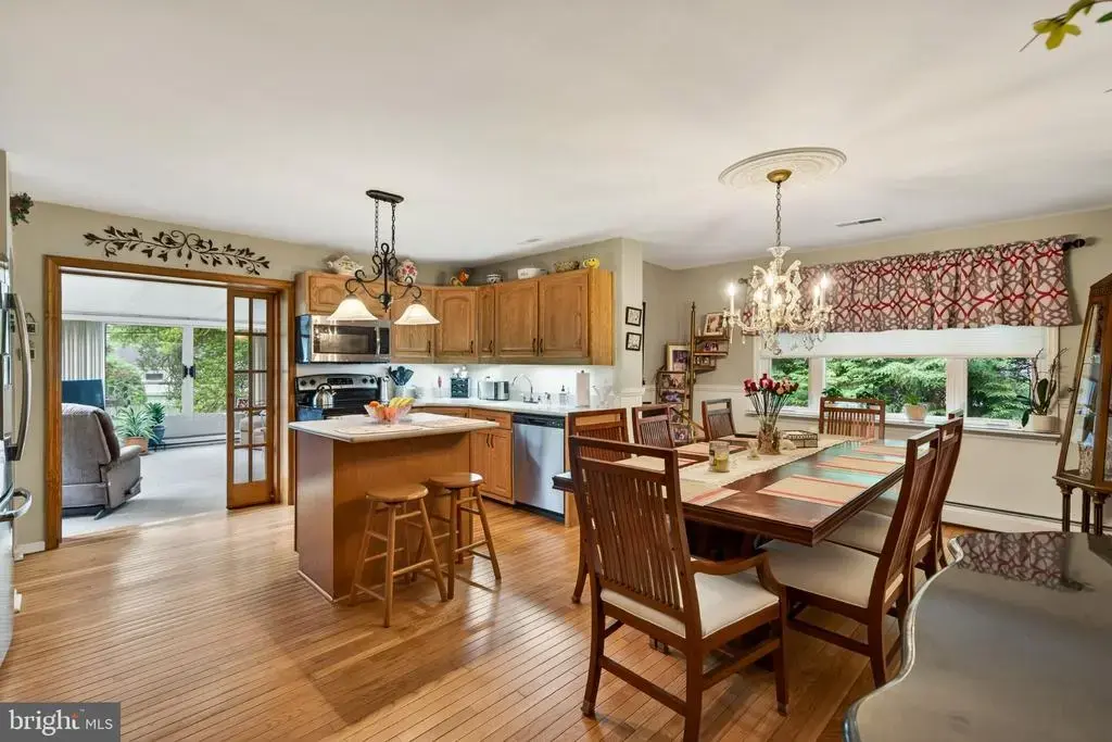 65 Delia Dr, BROOMALL