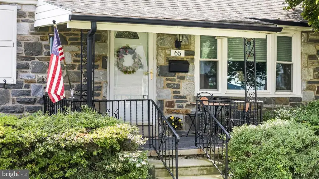 65 Delia Dr, BROOMALL