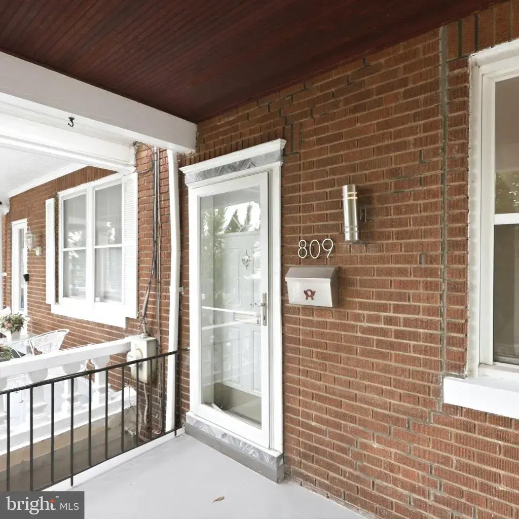809 Delafield Nw, WASHINGTON