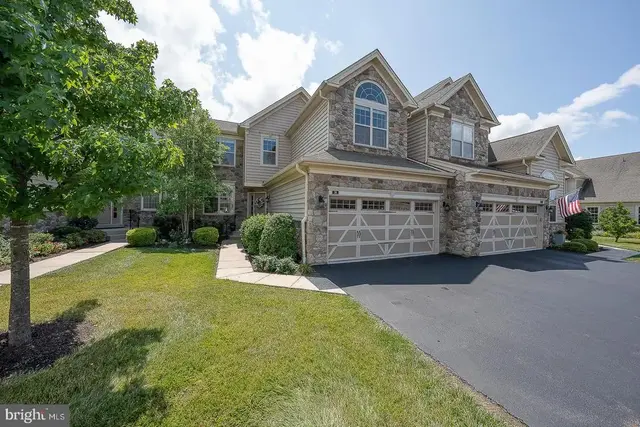 30 Meadow View Ln, Malvern