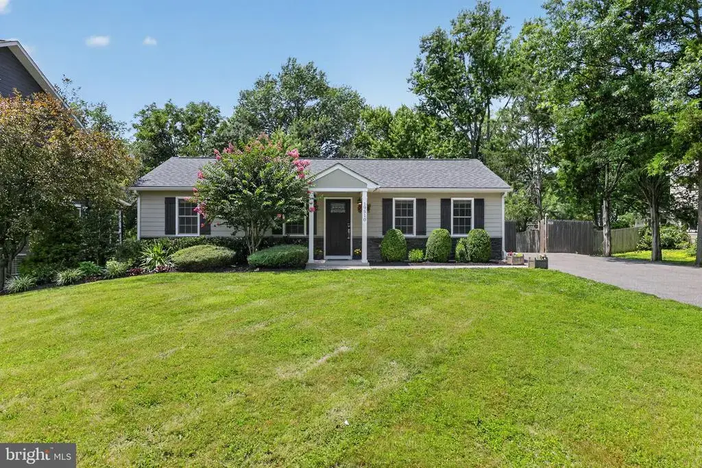 19510 Fisher Ave, POOLESVILLE