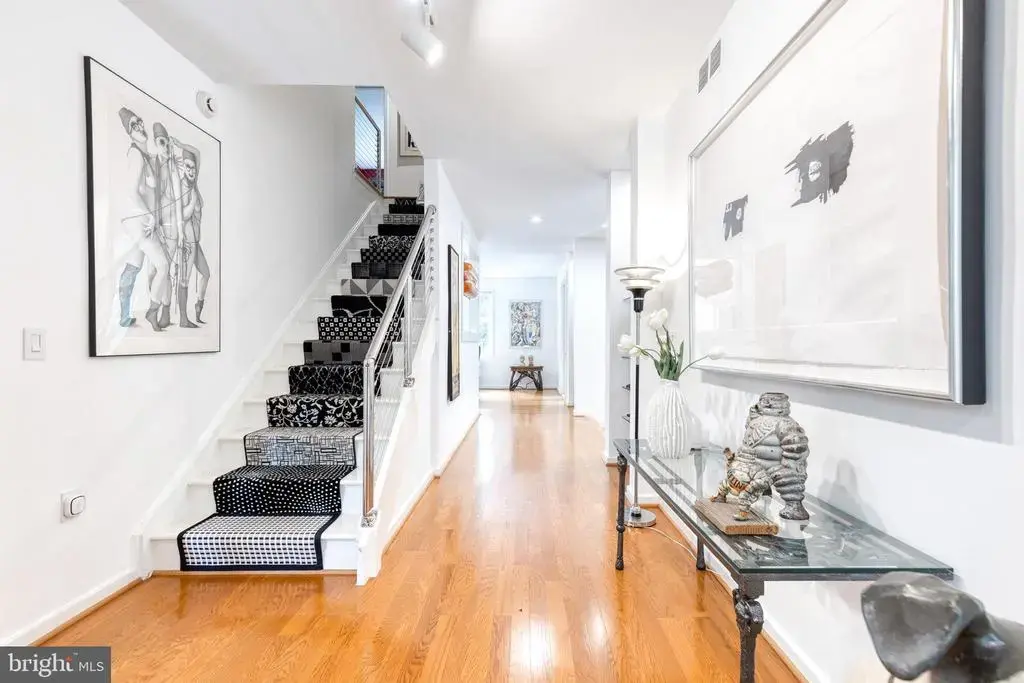14 Roland Mews, BALTIMORE