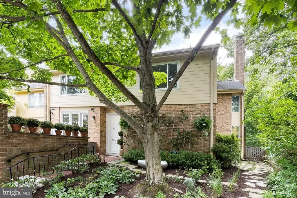 14 Roland Mews, BALTIMORE