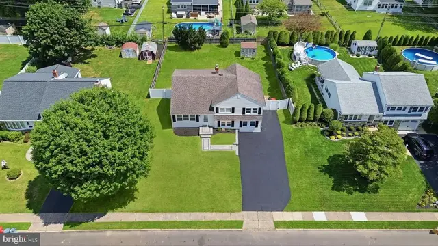 993 Riviera Rd, Warminster