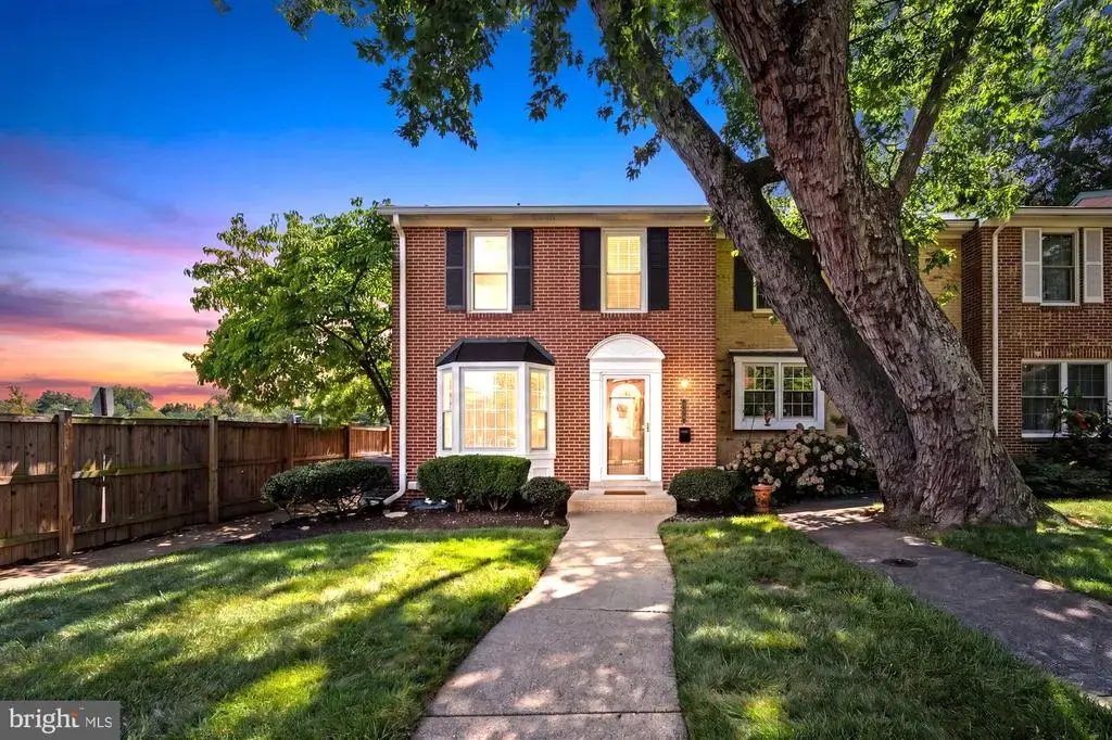 558 Windover Ave Nw, VIENNA