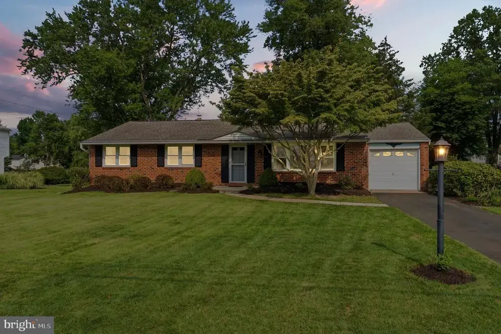 71 Cherokee Rd, DOYLESTOWN