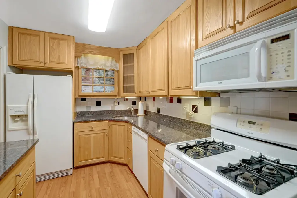 200 N Maple Ave #503, FALLS CHURCH