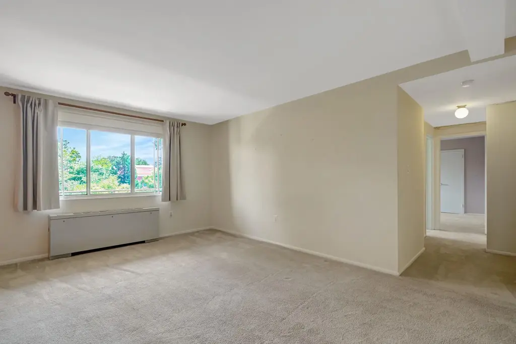 200 N Maple Ave #503, FALLS CHURCH