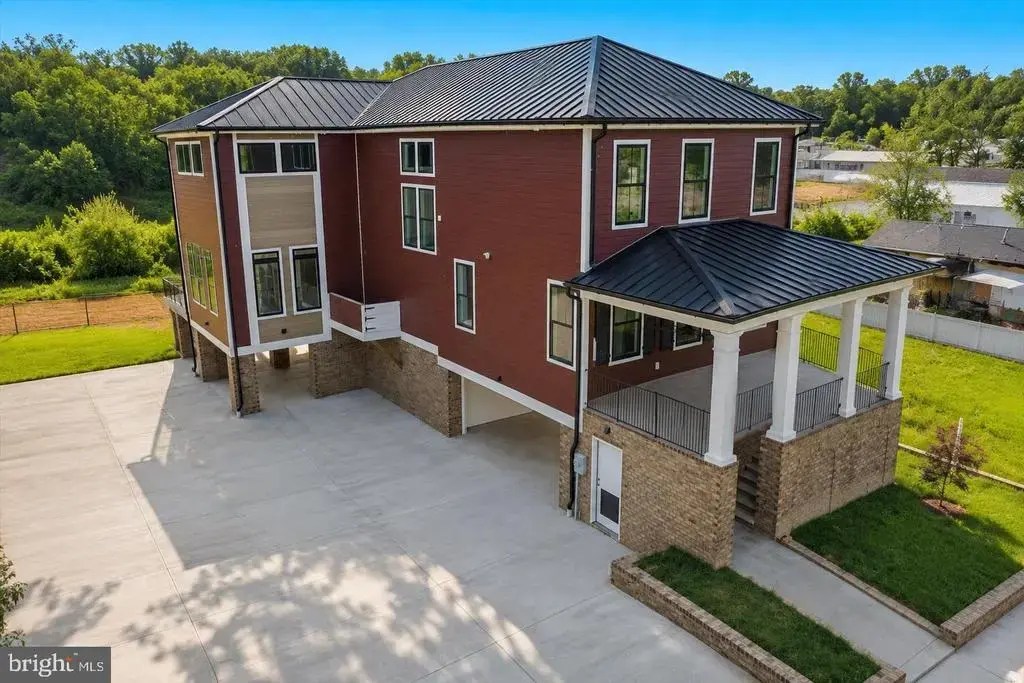 1111 Sophia St, FREDERICKSBURG