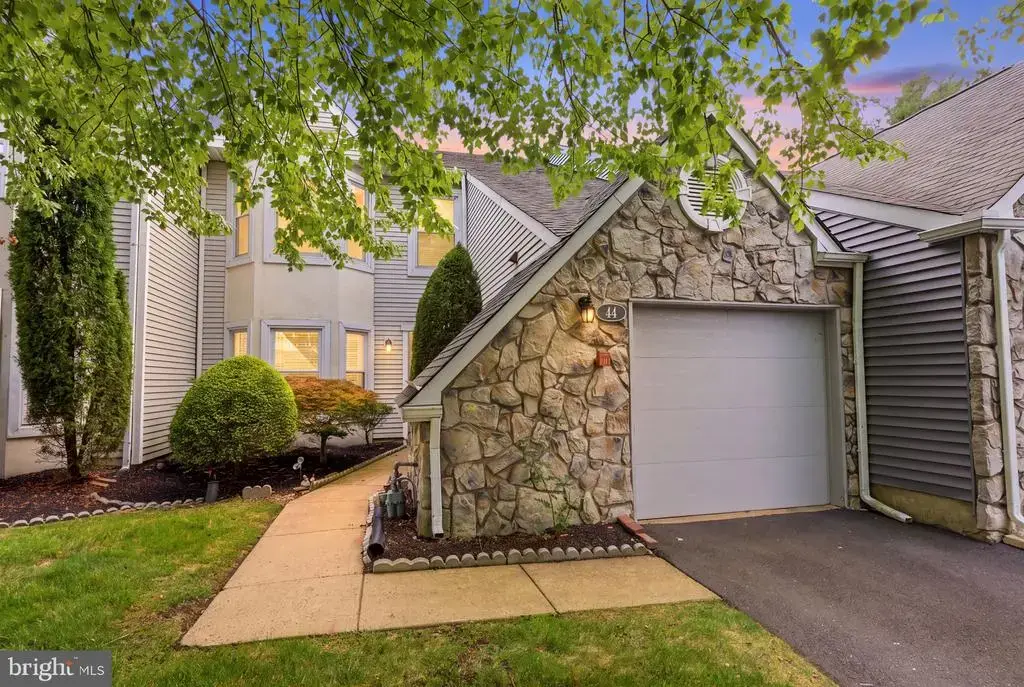 44 Gaylord Ct, NEWTOWN