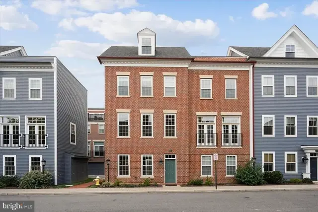 607 Second St, Alexandria